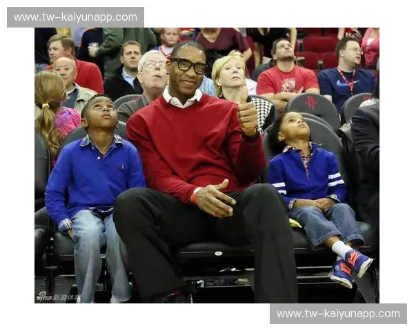 冰与火的较量：2004年火箭与小牛的经典恩怨录